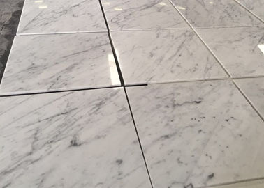 China Kundengebundener weißer Carrara-Marmor-Naturstein deckt polierte Oberfläche mit Ziegeln fournisseur