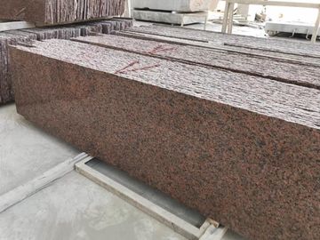 China Machen Sie zurechtgeschnittene Naturstein-und der Fliesen-G562 Ahorn-rote Granit-Platte glatt fournisseur